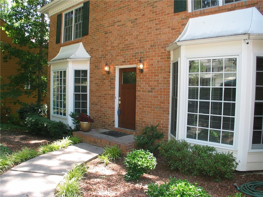 325 Ridge Ct, Roswell, GA 30076 - photo 1