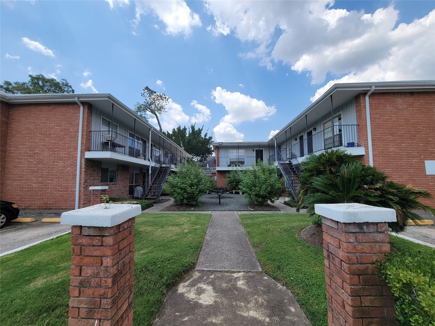 425 E 9th St unit 6, Houston, TX 77007 - photo 1