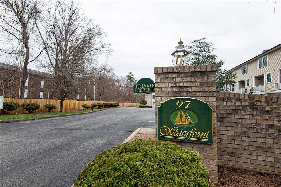 Welcome to Waterfront Townhouses!
