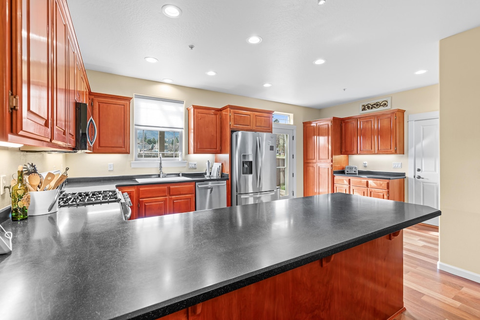 2228 Dollarhide Way, Ashland, OR 97520