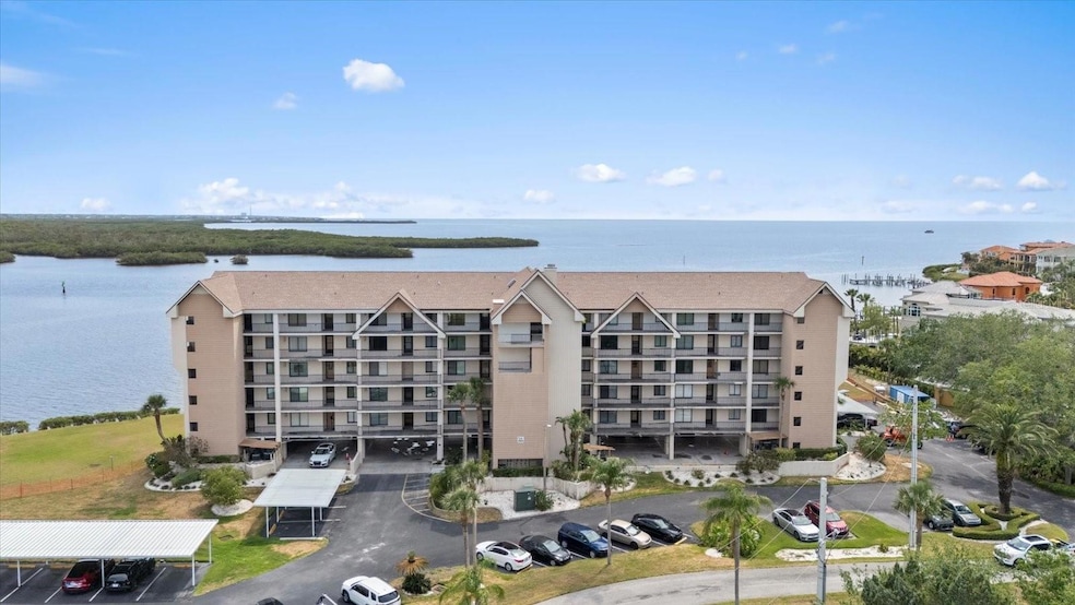 3rd floor condo-CORNER unit 2/2