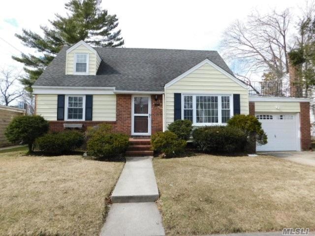 185 Beebe Rd, Mineola, NY 11501 - photo 1