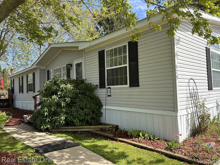 579 Turquoise Dr, Whitmore Lake, MI 48189 - photo 1