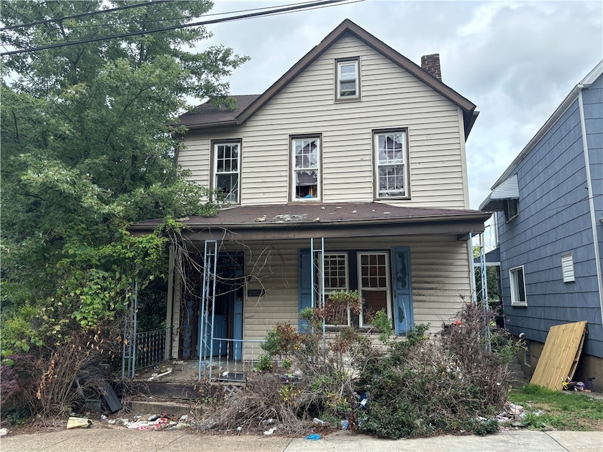 2811 Grover St, McKeesport, PA 15132 - photo 1