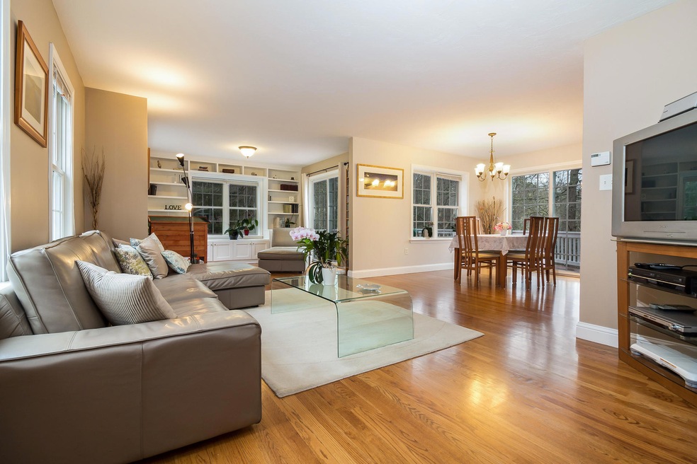 005-Living_Room-3946999-medium