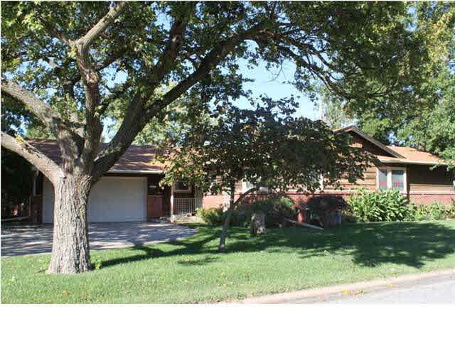 Fantastic Curb appeal from every angle! Side stree