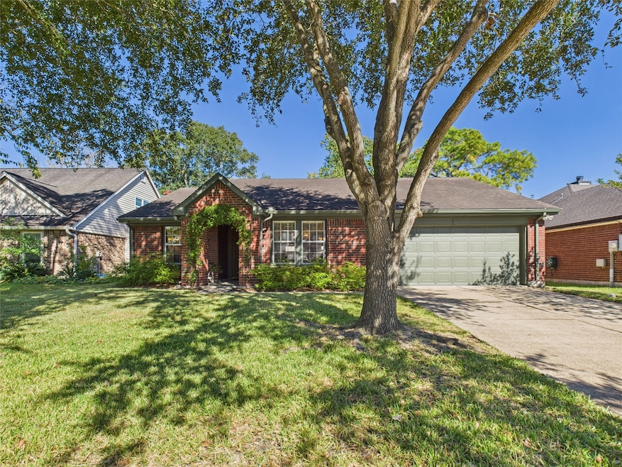 2824 Meadow Brook Ct, League City, TX 77573 - photo 1