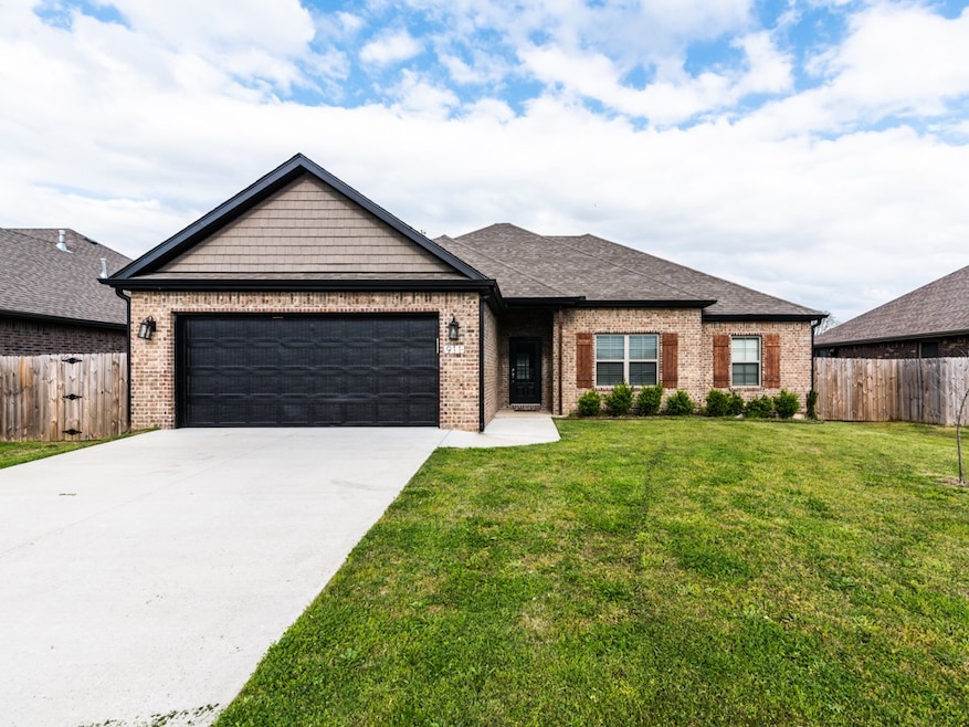 911 Bob Glen Cir, Centerton, AR 72719 - photo 1