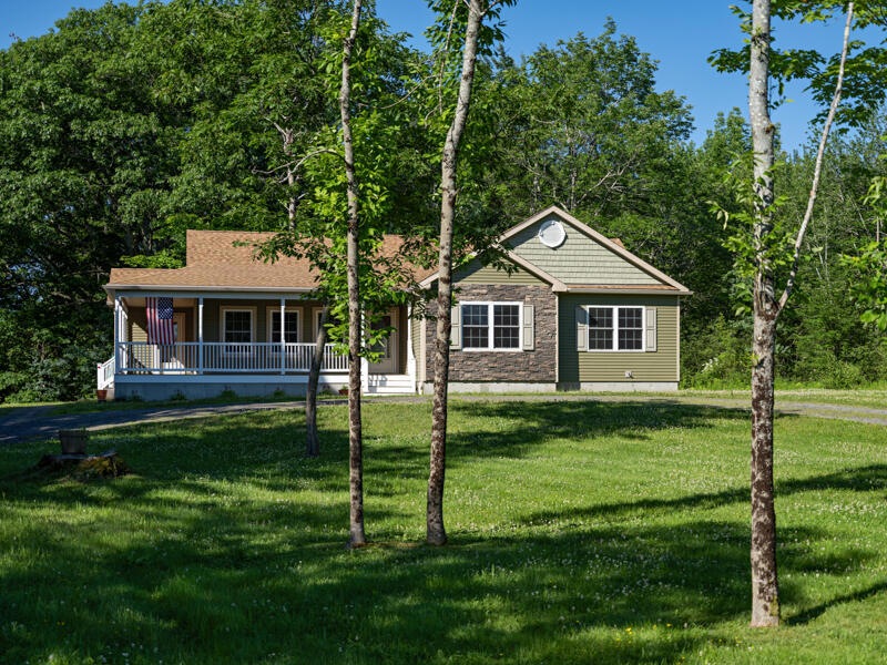27 Bobolink Lane, Thomaston