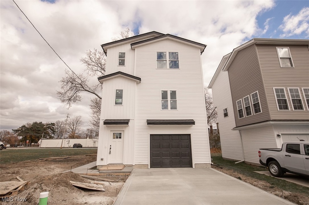 1053 Peach Blvd, Willoughby, OH 44094 - photo 1