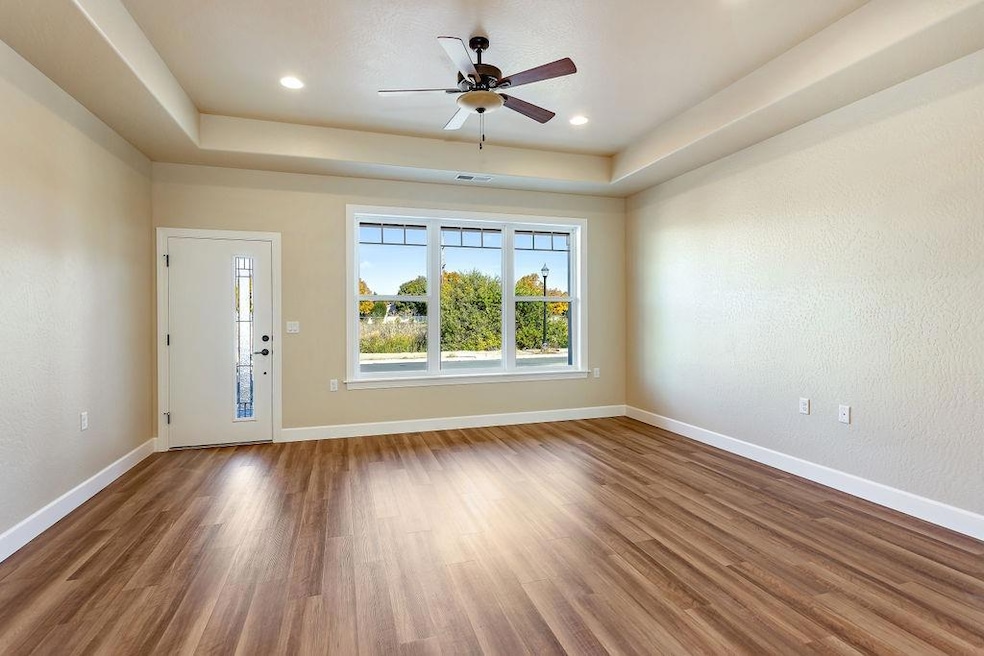 1517 Blackberry Run St, Central Point, OR 97502 - photo 1