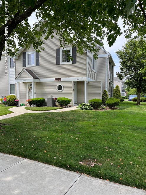 581 Correll Ave unit Upper, Staten Island, NY 10309 - photo 1