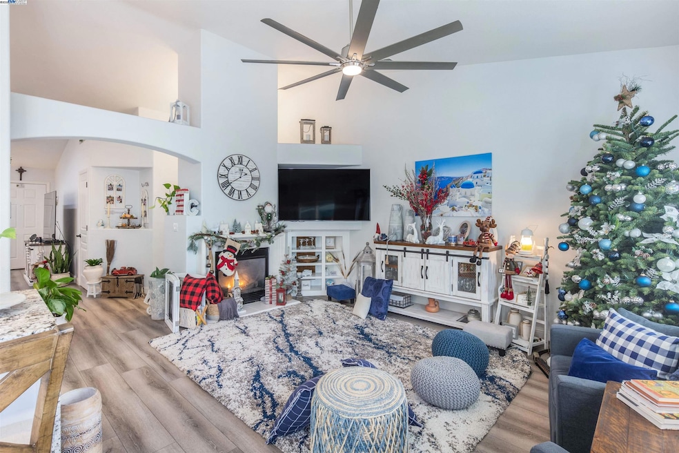 715 Bobcat Ln, Manteca, CA 95336 - photo 1