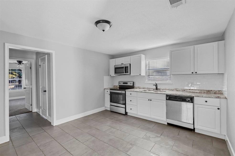 507 W Chambers St unit A, Cleburne, TX 76033 - photo 1