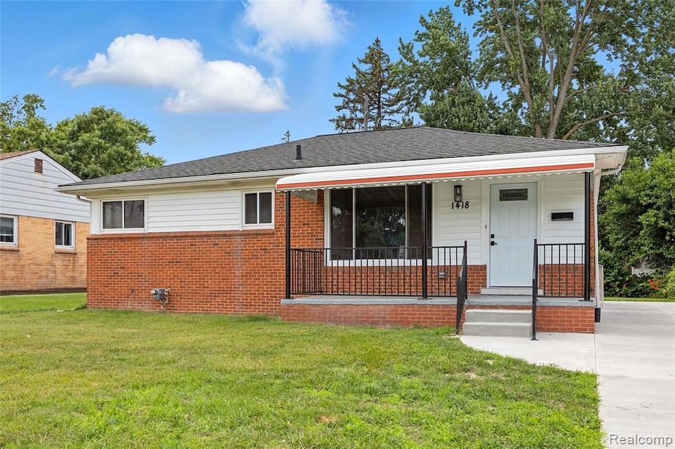 1418 W 13 Mile Rd, Royal Oak, MI 48073 - photo 1