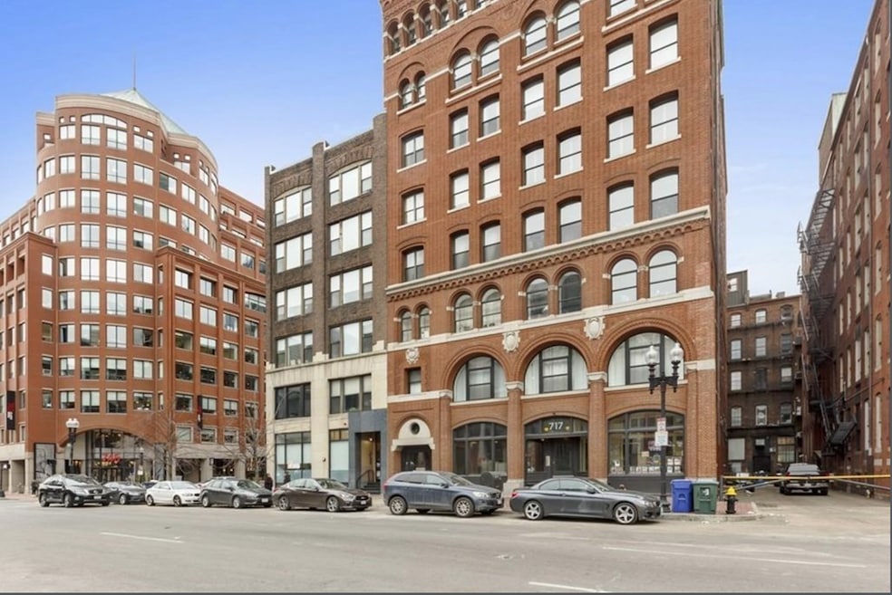 717 Atlantic Ave unit 3D, Boston, MA 02111 - photo 1