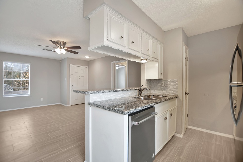 625 E Coombs St unit B, Alvin, TX 77511 - photo 1