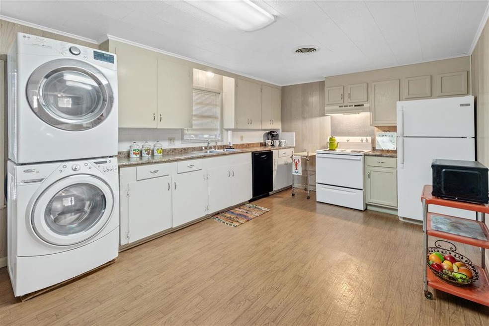 203 N Craig St, Jennings, LA 70546 - photo 1