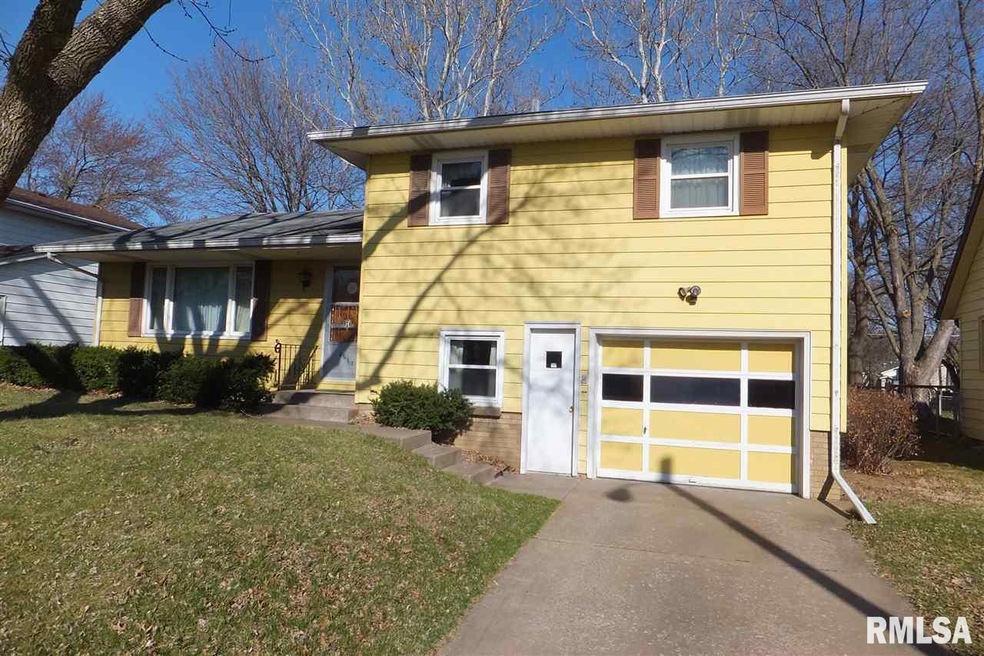 2617 N Fillmore St, Davenport, IA 52804 - photo 1