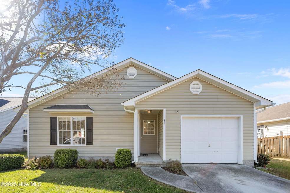 426 Boysenberry Ln, Hubert, NC 28539 - photo 1