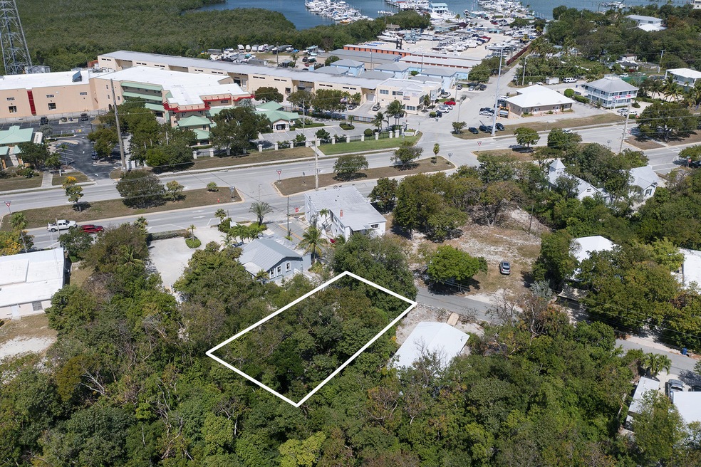 116 Ocean View Dr, Key Largo, FL 33070 - photo 1