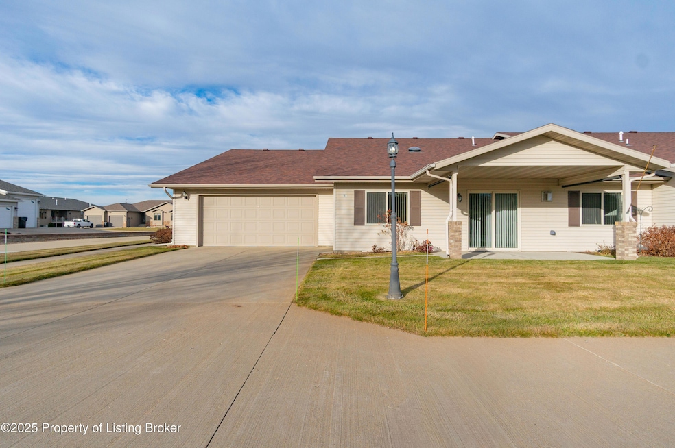 1577 14th St W, Dickinson, ND 58601 - photo 1