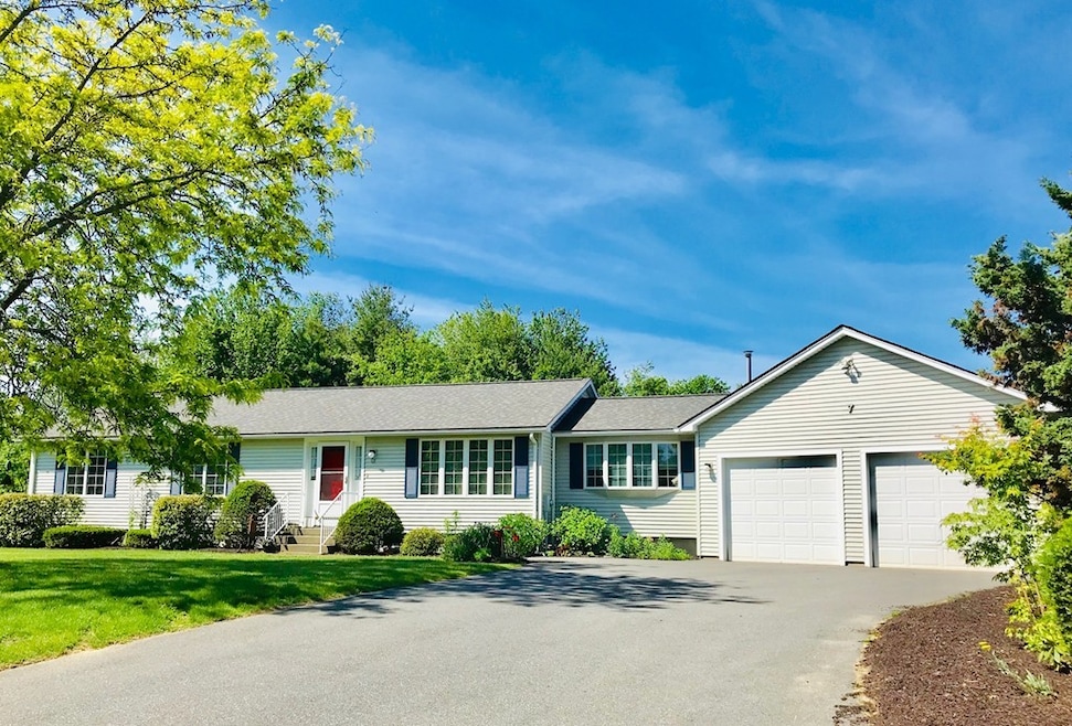 7 Mieczkowski Cir, South Deerfield, MA 01373 - photo 1