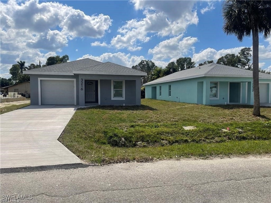 Ranch-style house featuring driveway, a garage, st