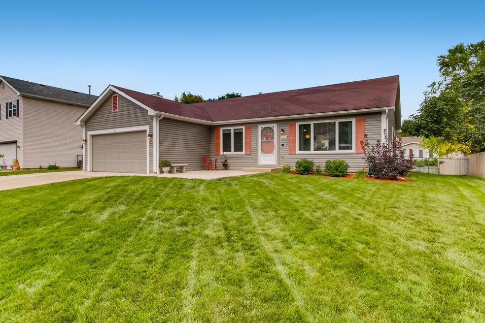 2007 Clematis Dr, Algonquin, IL 60102 - photo 1