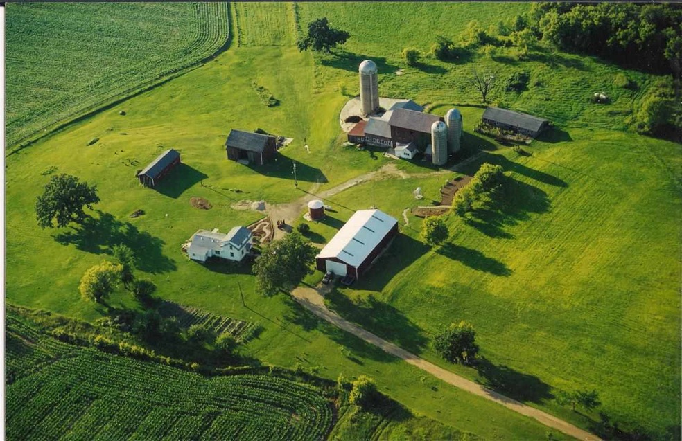 N8607 Freidig Rd, Brooklyn, WI 53521 - photo 1