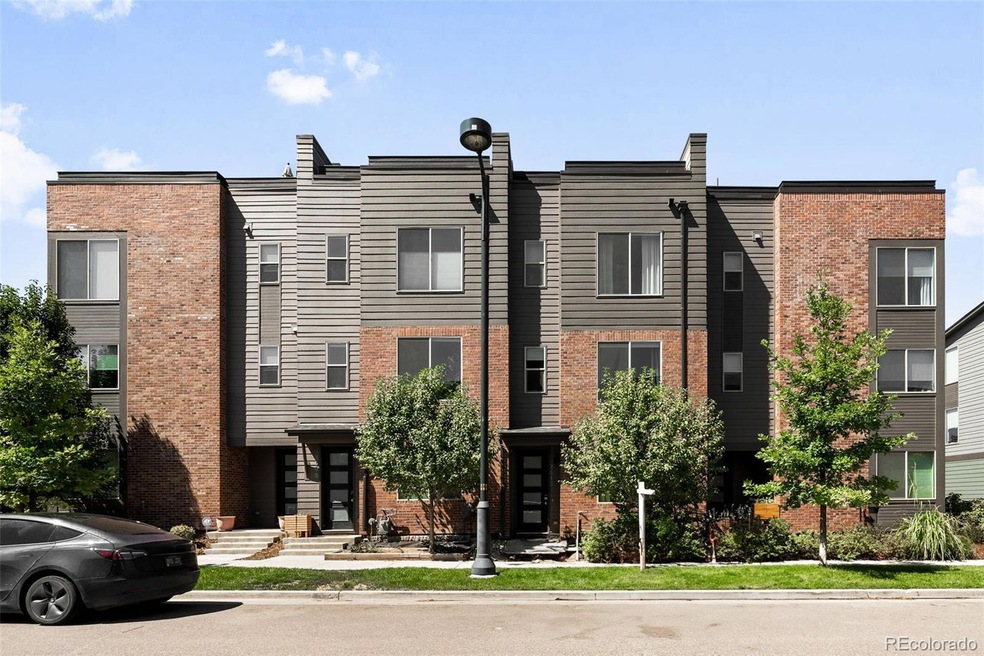 2513 N Newark Ct, Aurora, CO 80010 - photo 1