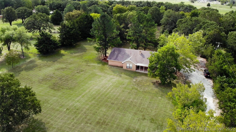 3010 3rd Ave NE, Ardmore, OK 73401 - photo 1