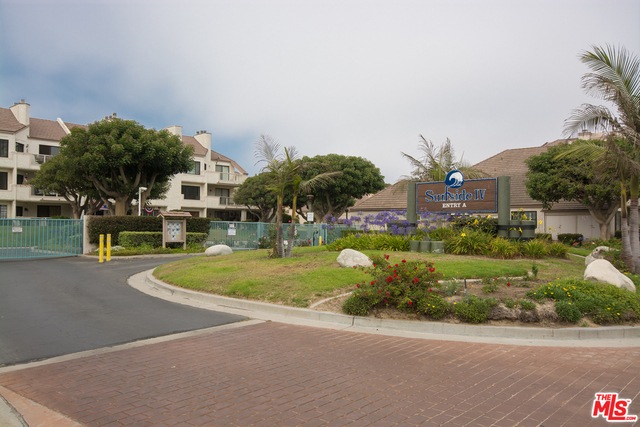 Surfside IV Complex Entrance