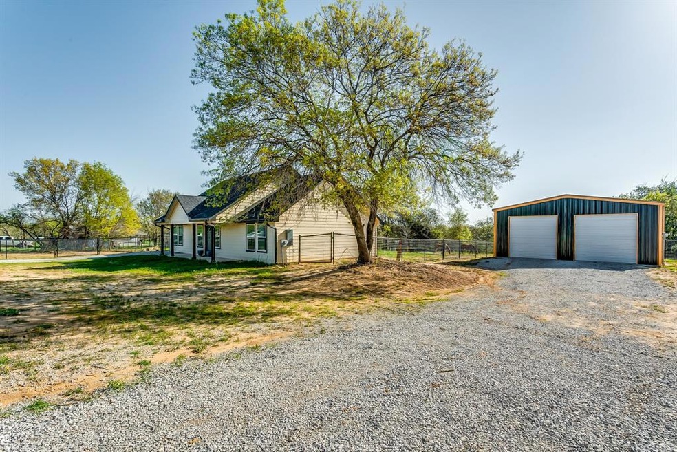 132 Tnt Ct, Springtown, TX 76082 - photo 1