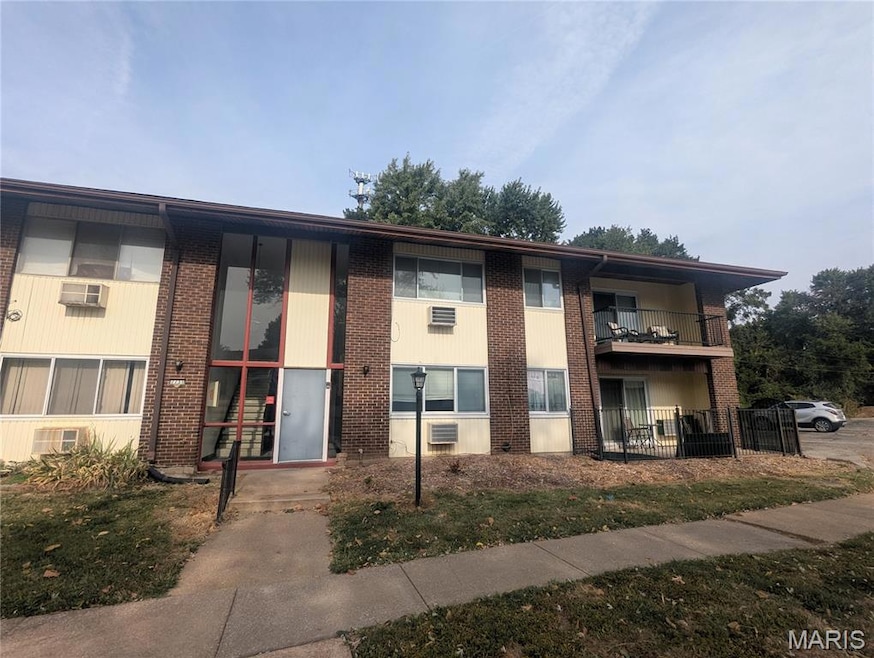 7731 Hazelcrest Dr unit H, Hazelwood, MO 63042 - photo 1