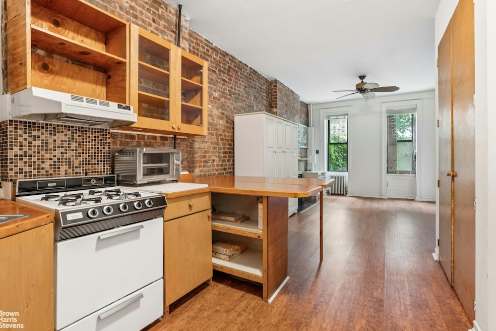 433 W 46th St unit 1RW, New York, NY 10036 - photo 1