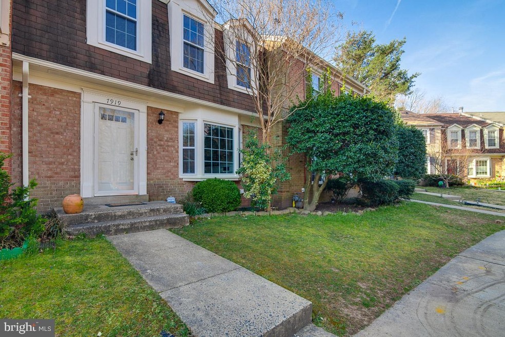 7919 Bethelen Woods Ln, Springfield, VA 22153 - photo 1