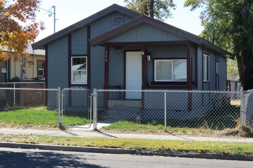 208 E Main St, Klamath Falls, OR 97601 - photo 1