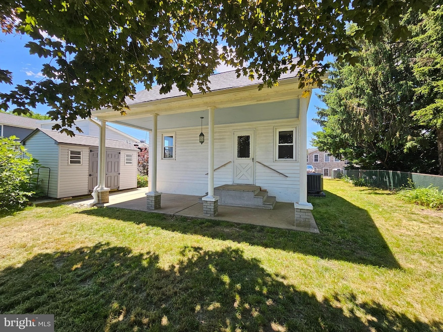 178 E Kingston Park Ln, Middle River, MD 21220 - photo 1