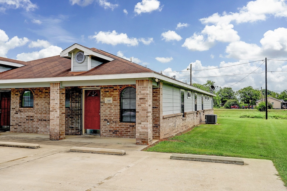 330 6th St, Hempstead, TX 77445 - photo 1