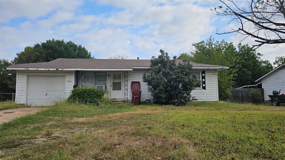 309 Fannin Ave, Bonham, TX 75418 - photo 1