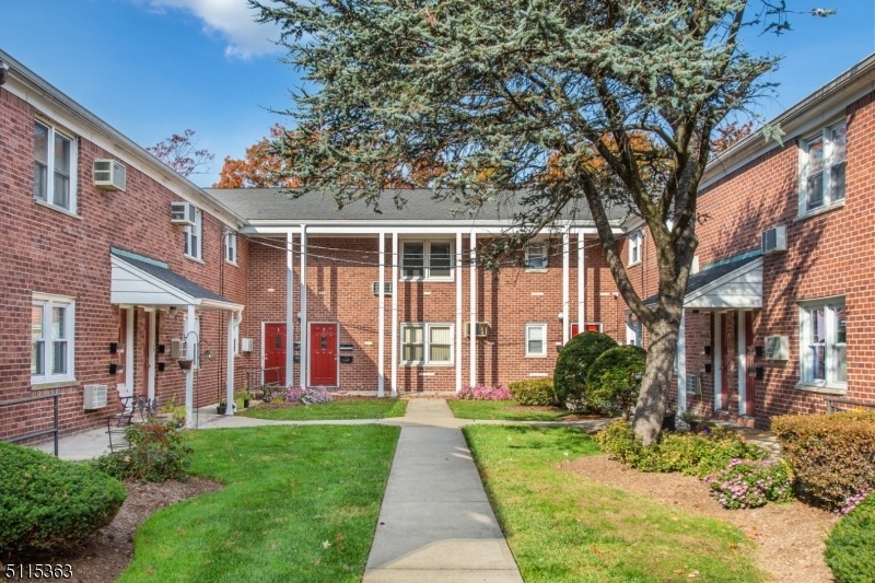 729 Broad Ave unit 5A, Ridgefield, NJ 07657 - photo 1