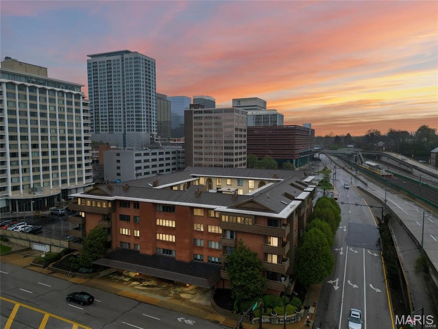 250 S Brentwood Blvd unit 1H, Saint Louis, MO 63105 - photo 1