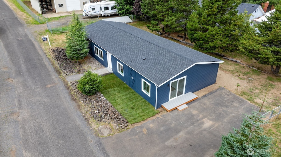 110 E Frank Ave, Westport, WA 98595 - photo 1