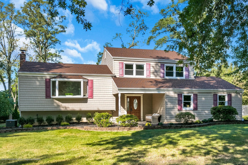 10 Roberts Ln Middletown NJ-large-002-00