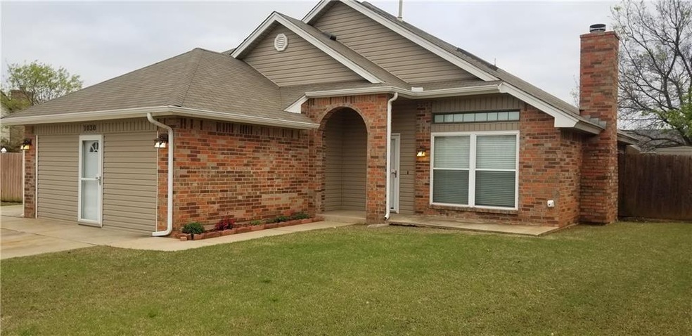 1030 NE 11th St, Moore, OK 73160 - photo 1