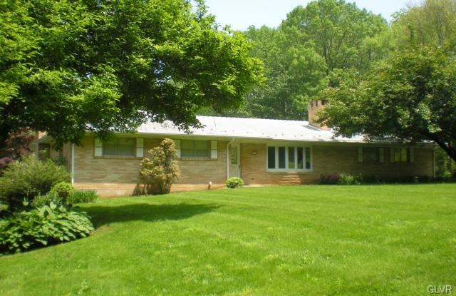 4717 Chestnut Hill Rd, Center Valley, PA 18034 - photo 1