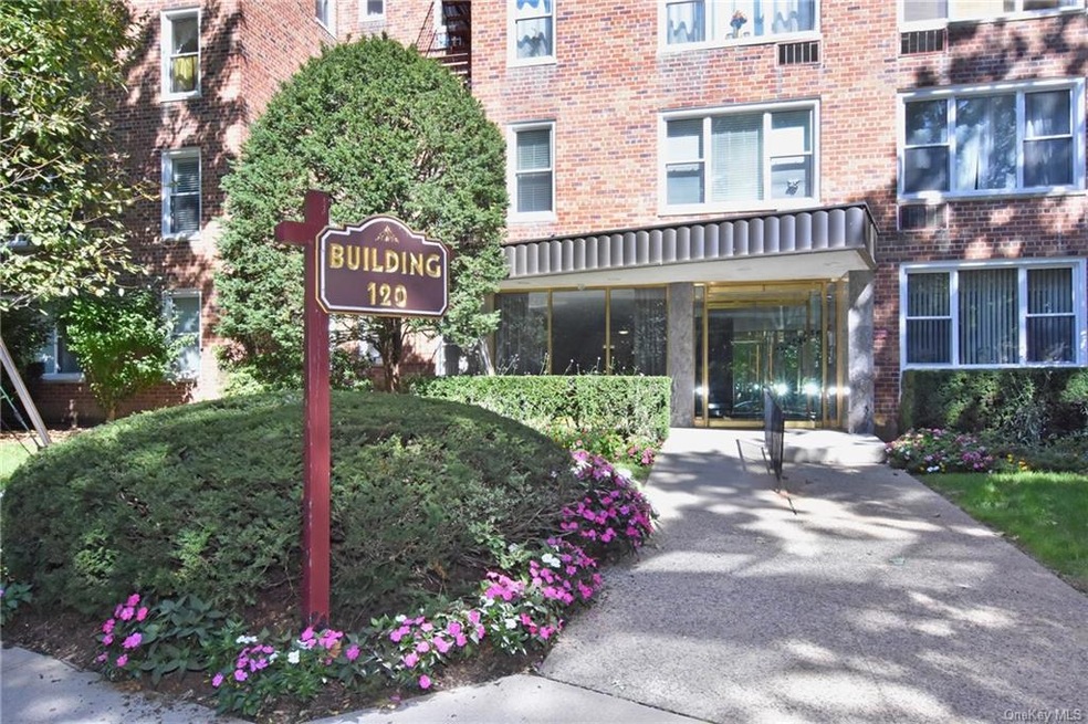 Cresthaven unit 532, Yonkers, NY 10703 - photo 1