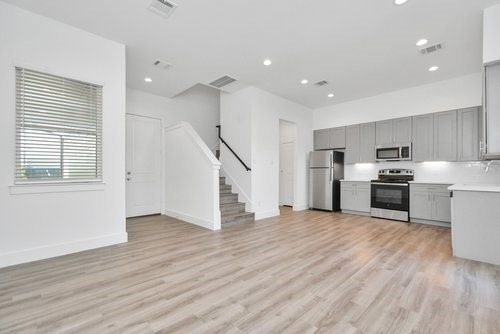 9025 Laverne Oak Ln, Houston, TX 77080 - photo 1