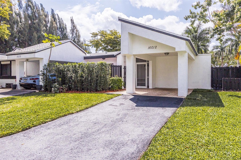 Corner Villa 16012 Fairway Circle, Weston, FL 3332